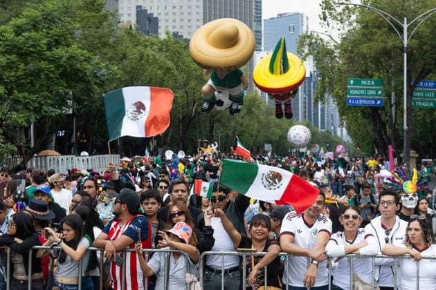 Mexico City hosts The Ball Returns Home World Cup parade MEXICO CITY, MEXICO JUNE 13, 2026: Performers, artists and spectators take part in The Ball Returns Home, a World Cup parade organized by the Mexico City Ministry of Culture as part of the celebrations surrounding the opening of the 2026 FIFA World Cup, WM, Weltmeisterschaft, Fussball The event brought together residents and visitors in the Mexican capital for a procession featuring cultural performances, music and artistic displays highlighting Mexico s history, identity and connection to football. Mexico City Mexico Copyright: x xCristianxLeyvax xJNAxPressx
