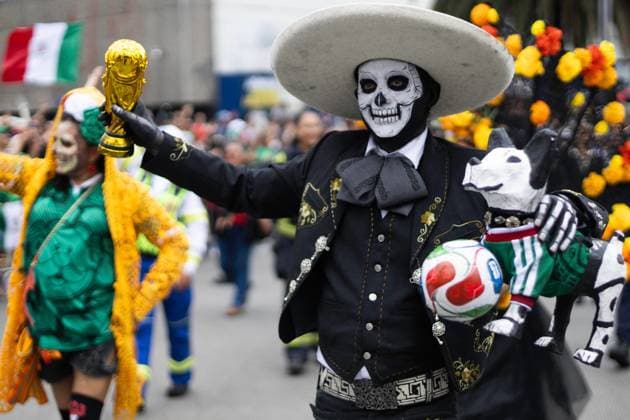 Mexico City hosts The Ball Returns Home World Cup parade MEXICO CITY, MEXICO JUNE 13, 2026: Performers, artists and spectators take part in The Ball Returns Home, a World Cup parade organized by the Mexico City Ministry of Culture as part of the celebrations surrounding the opening of the 2026 FIFA World Cup, WM, Weltmeisterschaft, Fussball The event brought together residents and visitors in the Mexican capital for a procession featuring cultural performances, music and artistic displays highlighting Mexico s history, identity and connection to football. Mexico City Mexico Copyright: x xCristianxLeyvax xJNAxPressx