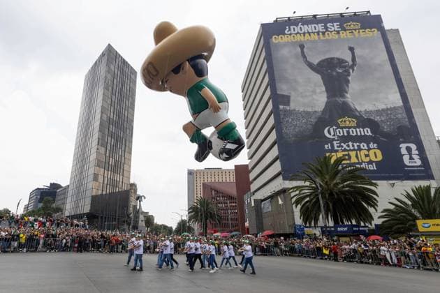 Mexico City hosts The Ball Returns Home World Cup parade MEXICO CITY, MEXICO JUNE 13, 2026: Performers, artists and spectators take part in The Ball Returns Home, a World Cup parade organized by the Mexico City Ministry of Culture as part of the celebrations surrounding the opening of the 2026 FIFA World Cup, WM, Weltmeisterschaft, Fussball The event brought together residents and visitors in the Mexican capital for a procession featuring cultural performances, music and artistic displays highlighting Mexico s history, identity and connection to football. Mexico City Mexico Copyright: x xCristianxLeyvax xJNAxPressx