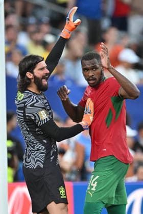 June 13, 2026, East Rutherford, New Jersey, USA: June 13, 2026, East Rutherford New Jersey USA: Brazil goalkeeper ALISSON BECKER (1) and Morocco defender ISSA DIOP (14) in action during the World Cup Group C round 1 match at New York New Jersey Stadium Brazil draws with Morocco 1 to 1 East Rutherford USA - ZUMAa301 20260613_aaf_a301_052 Copyright: xBrooksxVonxArxx