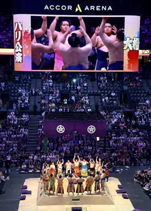 Sumo: Paris tournament Sumo wrestlers enter the ring on the first day of a two-day tournament at Accor Arena in Paris on June 13, 2026.  A14AA0005618593P