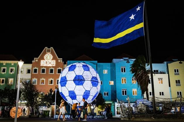 WILLEMSTAD - Children play on two small football pitches on Brionplein that were specially constructed for the World Cup. For Curacao, the World Cup begins with a match against Germany. RAMON VAN FLYMEN ANP netherlands out - belgium out  Copyright: xx x560892796x originalFilename: 560892796.jpg Willemstad WILLEMSTAD - Children play on two small football pitches on Brionplein that were specially constructed for the World Cup xVIxIMAGO ANPxIVx imago images 0859038457 originalFilename: 0859038457st.jpg