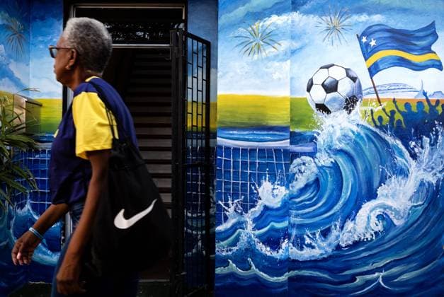 WILLEMSTAD - A mural related to the World Cup in the streetscape of Willemstad. For Curacao, the World Cup begins with a match against Germany. RAMON VAN FLYMEN ANP netherlands out - belgium out  Copyright: xx x560918225x originalFilename: 560918225.jpg Willemstad WILLEMSTAD - A mural related to the World Cup in the streetscape of Willemstad. For Curacao, the World Cup begins with a xVIxIMAGO ANPxIVx imago images 0859046618 originalFilename: 0859046618st.jpg