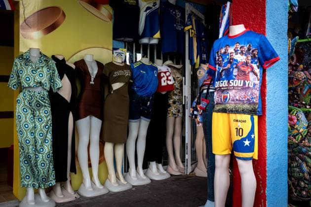 WILLEMSTAD - World Cup merchandise is being offered for sale. For Curacao, the football World Cup begins with a match against Germany. RAMON VAN FLYMEN ANP netherlands out - belgium out  Copyright: xx x560918420x originalFilename: 560918420.jpg Willemstad WILLEMSTAD - World Cup merchandise is being offered for sale. For Curacao, the football World Cup begins with a match ag xVIxIMAGO ANPxIVx imago images 0859046693 originalFilename: 0859046693st.jpg