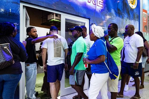 WILLEMSTAD - People are queuing for the official World Cup merchandise store. For Curacao, the football World Cup begins with a match against Germany. RAMON VAN FLYMEN ANP netherlands out - belgium out  Copyright: xx x560918589x originalFilename: 560918589.jpg Willemstad WILLEMSTAD - People are queuing for the official World Cup merchandise store. For Curacao, the football World Cup begins xVIxIMAGO ANPxIVx imago images 0859046718 originalFilename: 0859046718st.jpg