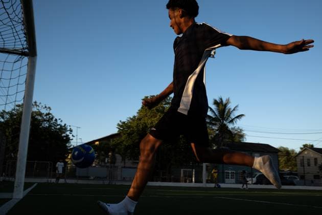 WILLEMSTAD - Youth footballers train on a small field in Willemstad. For Curacao, the World Cup begins with a match against Germany. RAMON VAN FLYMEN ANP netherlands out - belgium out Willemstad xVIxxIVx 560949125 originalFilename: 0859065642st.jpg