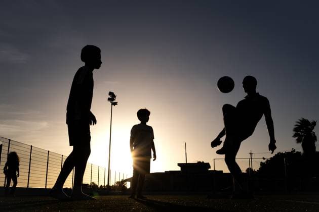 WILLEMSTAD - Youth footballers train on a small field in Willemstad. For Curacao, the World Cup begins with a match against Germany. RAMON VAN FLYMEN ANP netherlands out - belgium out Willemstad xVIxxIVx 560949132 originalFilename: 0859065643st.jpg