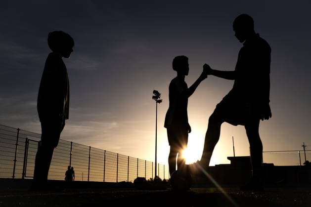 WILLEMSTAD - Youth footballers train on a small field in Willemstad. For Curacao, the World Cup begins with a match against Germany. RAMON VAN FLYMEN ANP netherlands out - belgium out Willemstad xVIxxIVx 560949141 originalFilename: 0859065645st.jpg