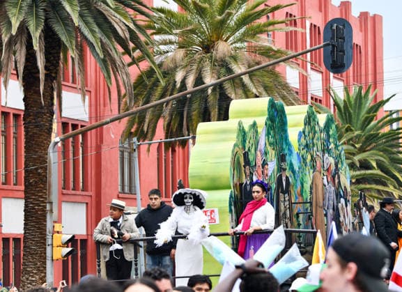 (260614) -- MEXICO CITY, June 14, 2026 -- People take part in a World Cup parade in Mexico City, capital of Mexico, June 13, 2026. ) (SP)MEXICO-MEXICO CITY FIFA World Cup, WM, Weltmeisterschaft, Fussball PARADE DingxHongfa 