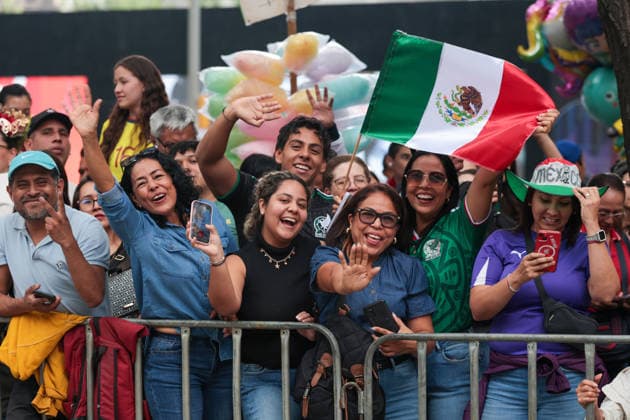(260614) -- MEXICO CITY, June 14, 2026 -- People take part in a World Cup parade in Mexico City, capital of Mexico, June 13, 2026. ) (SP)MEXICO-MEXICO CITY FIFA World Cup, WM, Weltmeisterschaft, Fussball PARADE AlejandroxMedina 
