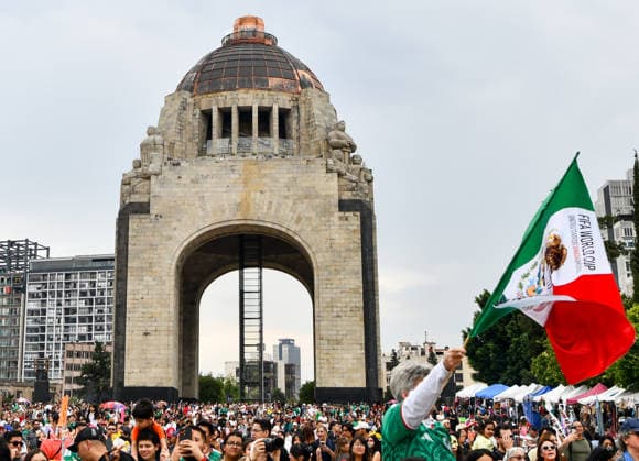 (260614) -- MEXICO CITY, June 14, 2026 -- People take part in a World Cup parade in Mexico City, capital of Mexico, June 13, 2026. ) (SP)MEXICO-MEXICO CITY FIFA World Cup, WM, Weltmeisterschaft, Fussball PARADE DingxHongfa 