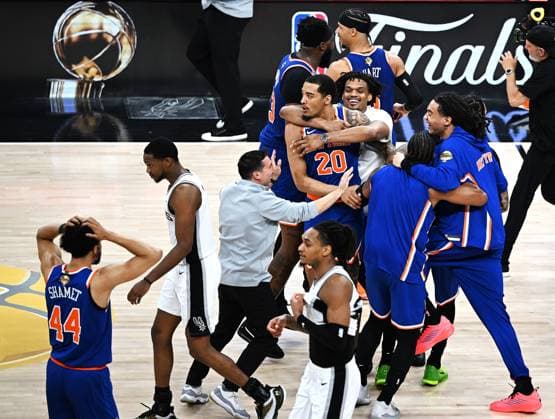 (260614) -- SAN ANTONIO, June 14, 2026 -- Players of New York Knicks celebrate after the final game 5 between New York Knicks and San Antonio Spurs at the 2025-2026 NBA, Basketball Herren, USA basketball game in San Antonio, the United States, June 13, 2026. ) (SP)U.S.-SAN ANTONIO-BASKETBALL-NBA-FINALS-KNICKS VS SPURS WuxXiaoling 