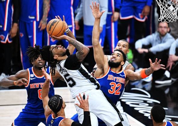 (260614) -- SAN ANTONIO, June 14, 2026 -- Stephon Castle (C) of San Antonio Spurs shoots during the final game 5 between New York Knicks and San Antonio Spurs at the 2025-2026 NBA, Basketball Herren, USA basketball game in San Antonio, the United States, June 13, 2026. ) (SP)U.S.-SAN ANTONIO-BASKETBALL-NBA-FINALS-KNICKS VS SPURS WuxXiaoling 