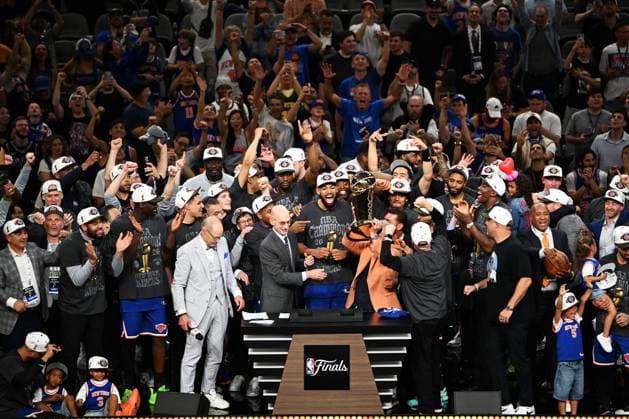 (260614) -- SAN ANTONIO, June 14, 2026 -- Members of New York Knicks celebrate with the trophy during the awarding ceremony after the final game 5 between New York Knicks and San Antonio Spurs at the 2025-2026 NBA, Basketball Herren, USA basketball game in San Antonio, the United States, June 13, 2026. ) (SP)U.S.-SAN ANTONIO-BASKETBALL-NBA-FINALS-KNICKS VS SPURS WuxXiaoling 