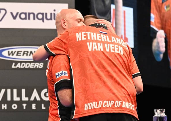 13 06 2026, xhbx, Dart World Cup of Darts 2026, v l Michael van Gerwen Netherlands , Gian van Veen Netherlands cheers after the end of the match DFL DFB REGULATIONS PROHIBIT ANY USE OF PHOTOGRAPHS as IMAGE SEQUENCES and or QUASI VIDEO Frankfurt