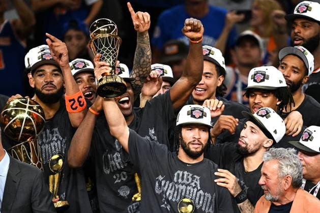 (260614) -- SAN ANTONIO, June 14, 2026 -- Jalen Brunson (C) of New York Knicks holds the MVP trophy during the awarding ceremony after the final game 5 between New York Knicks and San Antonio Spurs at the 2025-2026 NBA, Basketball Herren, USA basketball game in San Antonio, the United States, June 13, 2026. ) (SP)U.S.-SAN ANTONIO-BASKETBALL-NBA-FINALS-KNICKS VS SPURS WuxXiaoling 