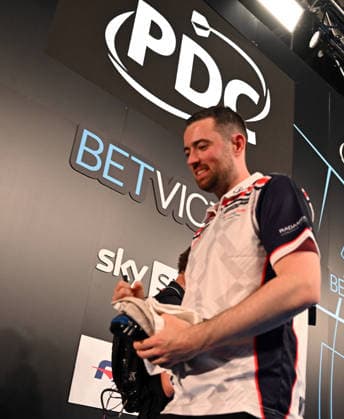11 06 2026, xhbx, Dart World Cup of Darts 2026, v l Luke Humphries England , PDC Logo DFL DFB REGULATIONS PROHIBIT ANY USE OF PHOTOGRAPHS as IMAGE SEQUENCES and or QUASI VIDEO Frankfurt