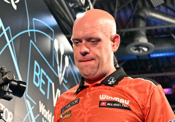 11 06 2026, xhbx, Dart World Cup of Darts 2026, v l Michael van Gerwen Netherlands disappointed, looking disappointed, dissapointed DFL DFB REGULATIONS PROHIBIT ANY USE OF PHOTOGRAPHS as IMAGE SEQUENCES and or QUASI VIDEO Frankfurt
