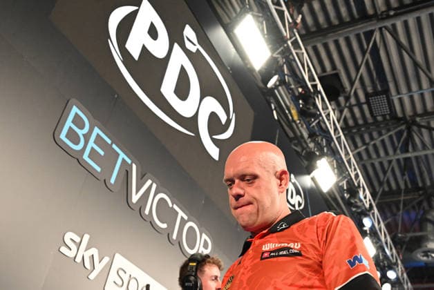 11 06 2026, xhbx, Dart World Cup of Darts 2026, v l Michael van Gerwen Netherlands disappointed, looking disappointed, dissapointed, PDC Logo DFL DFB REGULATIONS PROHIBIT ANY USE OF PHOTOGRAPHS as IMAGE SEQUENCES and or QUASI VIDEO Frankfurt