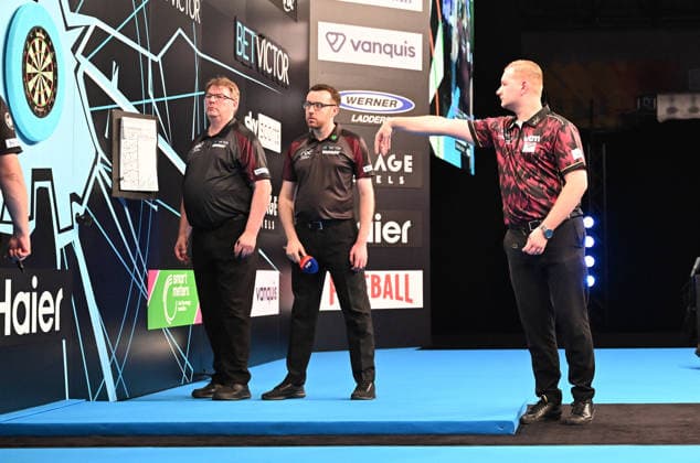 11 06 2026, xhbx, Dart World Cup of Darts 2026, v l Dimitri Van den Bergh Belgium , Daryl Gurney Northern Ireland DFL DFB REGULATIONS PROHIBIT ANY USE OF PHOTOGRAPHS as IMAGE SEQUENCES and or QUASI VIDEO Frankfurt