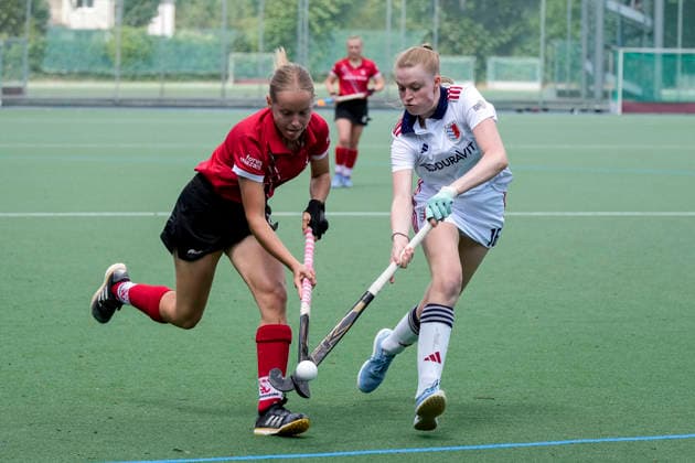 from left Marie Sattler TSVMH, 20 , Hannah Schiller FHC, 16 , duel, duel, tackle, tackling, dynamics, action, action, 14 06 2026, Mannheim Germany , Hockey, 2 Bundesliga Group South, Women, Feudenheimer HC TSV Mannheim xozx