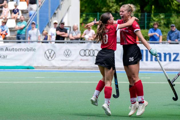 from left Luise Kirschner TSVMH, 10 , goal scorer Lotte Nafzger TSVMH, 26 , players of TSV Mannheim Hockey, cheer about the goal to 0 1, jubilation, goal celebration, celebrate the goal, goal, celebration, cheers about the goal, rejoicing, joy, happy, optimistic, positive, game scene, highlight, action, action, 14 06 2026, Mannheim Germany , Hockey, 2 Bundesliga Group South, Women, Feudenheimer HC TSV Mannheim xozx
