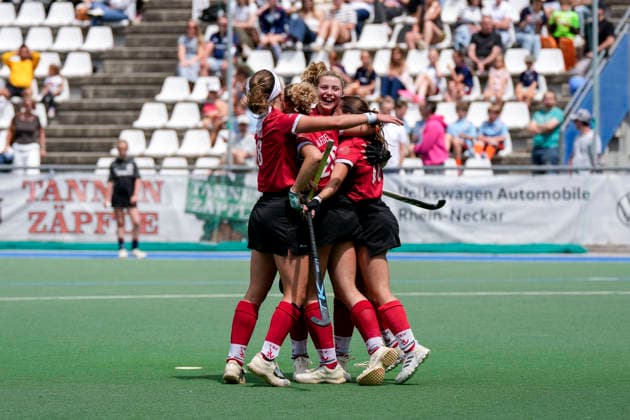 Players of TSV Mannheim Hockey, celebrate the goal, celebrate the goal, goal, celebration, cheer, cheers about the goal, rejoicing, joy, optimistic, positive, game scene, highlight, action, 14 06 2026, Mannheim Germany , Hockey, 2 Bundesliga Group South, Women, Feudenheimer HC TSV Mannheim xozx