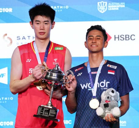 (260614) -- SYDNEY, June 14, 2026 -- Alwi Farhan (R) of Indonesia and Dong Tianyao of China pose during the awarding ceremony after the men s singles final between Dong Tianyao of China and Alwi Farhan of Indonesia at the Australian Badminton Open 2026 in Sydney, Australia, June 14, 2026. ) (SP)AUSTRALIA-SYDNEY-BADMINTON-AUSTRALIAN OPEN-MEN S SINGLES-FINAL GongxBing 