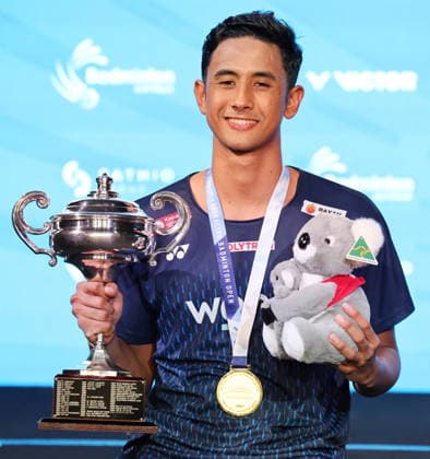 (260614) -- SYDNEY, June 14, 2026 -- Alwi Farhan of Indonesia poses during the awarding ceremony after the men s singles final between Dong Tianyao of China and Alwi Farhan of Indonesia at the Australian Badminton Open 2026 in Sydney, Australia, June 14, 2026. ) (SP)AUSTRALIA-SYDNEY-BADMINTON-AUSTRALIAN OPEN-MEN S SINGLES-FINAL GongxBing 