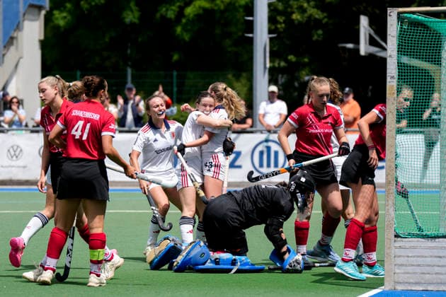 from left Jule Reimold FHC, 19 , Emma Himmler FHC, 31 , scorer Giulia Schubert FHC, 43 , players of Feudenheimer HC, celebrate the goal, celebrate the goal, celebrate the goal, goal, celebration, cheers about the goal, joy, joy, optimistic, positive, game scene, highlight, action, 14 06 2026, Mannheim Germany , Hockey, 2 Bundesliga Group South, Women, Feudenheimer HC TSV Mannheim xozx
