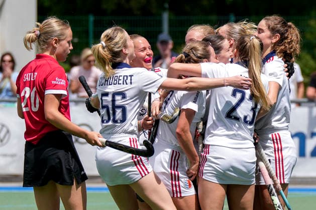 Players of Feudenheimer HC, celebrate the goal, celebrate the goal, goal, celebration, cheer, cheers about the goal, joy, joy, optimistic, positive, game scene, highlight, action, 14 06 2026, Mannheim Germany , Hockey, 2 Bundesliga Group South, Women, Feudenheimer HC TSV Mannheim xozx
