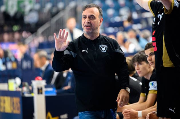 Cologne, Germany Handball EHF Youth Club Trophy Final Fuechse Berlin GOG Coach Bob Hanning Berlin Cologne Lanxess Arena North Rhine-Westphalia Germany