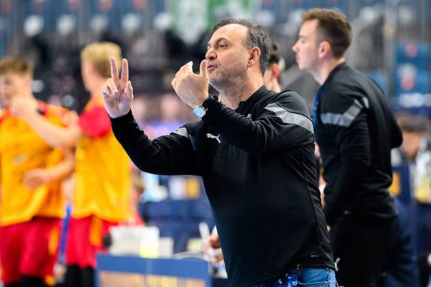 Cologne, Germany Handball EHF Youth Club Trophy Final Fuechse Berlin GOG Coach Bob Hanning Berlin Cologne Lanxess Arena North Rhine-Westphalia Germany