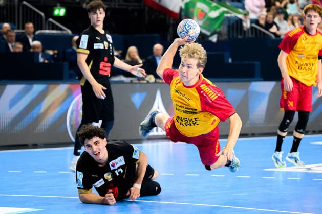 Cologne, Germany Handball EHF Youth Club Trophy Final Fuechse Berlin GOG Knud Larsen GOG Cologne Lanxess Arena North Rhine-Westphalia Germany