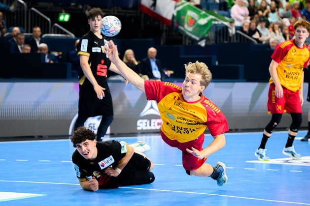Cologne, Germany Handball EHF Youth Club Trophy Final Fuechse Berlin GOG Knud Larsen GOG Cologne Lanxess Arena North Rhine-Westphalia Germany