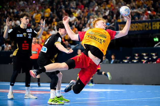 Cologne, Germany Handball EHF Youth Club Trophy Final Fuechse Berlin GOG Lucas Laursen GOG Cologne Lanxess Arena North Rhine-Westphalia Germany