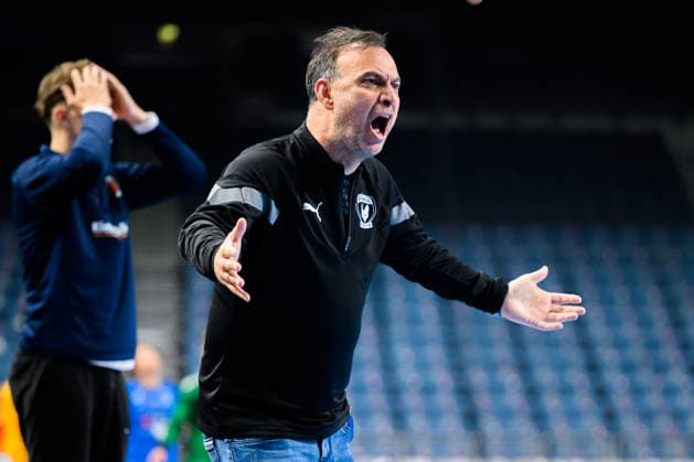 Cologne, Germany Handball EHF Youth Club Trophy Final Fuechse Berlin GOG Coach Bob Hanning Berlin angry, angry, angry, angry screams Cologne Lanxess Arena North Rhine-Westphalia Germany