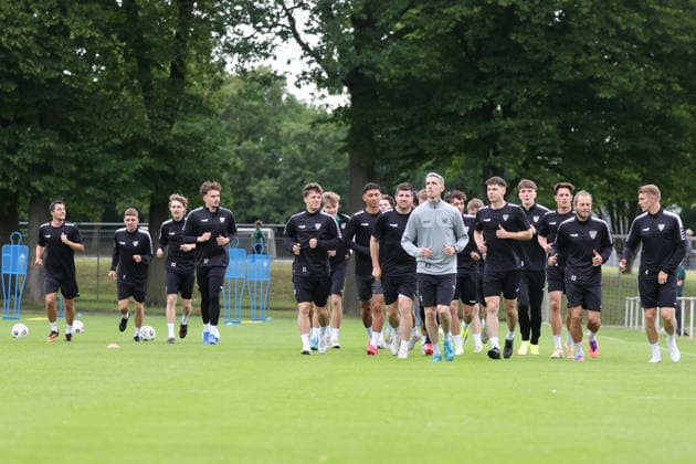Soccer, Regional league, FC Schweinfurt 05 training kick-off 2026 2027 The players of FC Schweinfurt 05 during a running session during the training kick-off Schweinfurt Riedel Bau Arena in the Sachs Stadio Bayern Unterfranken Germany