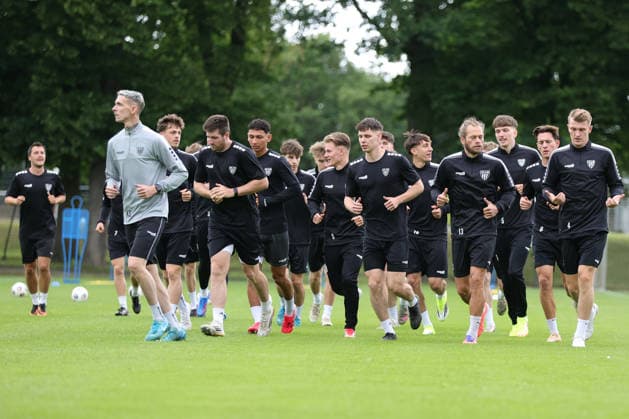 Soccer, Regional league, FC Schweinfurt 05 training kick-off 2026 2027 The players of FC Schweinfurt 05 during a running session during the training kick-off Schweinfurt Riedel Bau Arena in the Sachs Stadio Bayern Unterfranken Germany