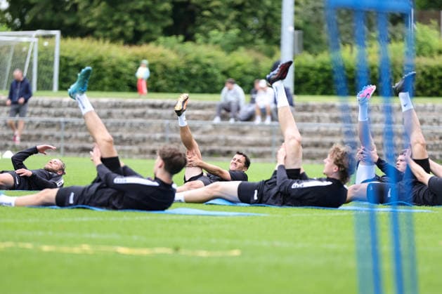 Soccer, Regionalliga, FC Schweinfurt 05 training kick-off 2026 2027 The players of FC Schweinfurt 05 stretch during the training kick-off Schweinfurt Riedel Bau Arena at Sachs Stadio Bayern Unterfranken Germany