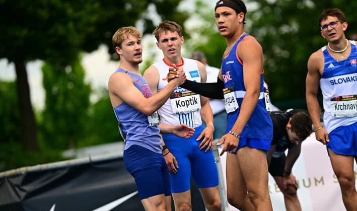 Toby Wright Great Britain and Lukáö Koptík 361, Czech Republic shake hands after the competition at the 32 Junior Gala Meeting in Mannheim Other athletes, including Miroslav Krchnavý Slovakia , can be seen in the background Toby Wright and Lukáö Koptík shaking hands after the 110m hurdles Copyright: xMichaelxGelhardtx