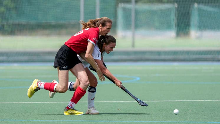 v li Fanny Rinne Cihlar TSVMH, 30 , Jule Reimold FHC, 19 , duel, duel, tackle, tackling, dynamics, action, action, 14 06 2026, Mannheim Germany , Hockey, 2 Bundesliga Group South, Women, Feudenheimer HC TSV Mannheim xozx