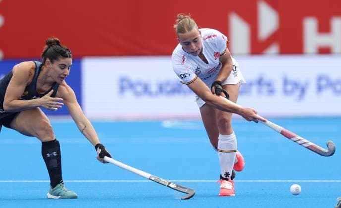 Belgium s Camille Belis fights for the ball during a hockey game between Belgian national team, Nationalteam Red Panthers and Argentina, Sunday 14 June 2026 in Wavre, match 9 16 in the group stage of the women s FIH Pro League competition. VIRGINIExLEFOUR  x177612619x
