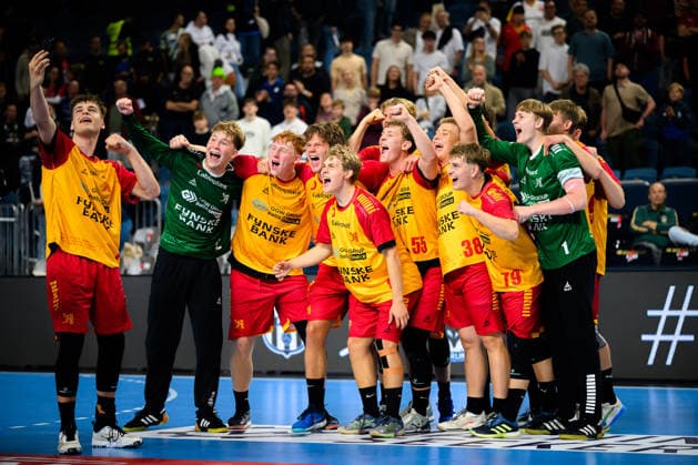 Koeln, Deutschland: Handball EHF Youth Club Trophy - Finale - Fuechse Berlin - GOG die Mannschaft von GOG, Schlussjubel Schlußjubel Emotion Freude Koeln Lanxess Arena Nordrhein-Westfalen Deutschland *** Cologne, Germany Handball EHF Youth Club Trophy Final Fuechse Berlin GOG the team of GOG, final cheer final cheer emotion joy Cologne Lanxess Arena North Rhine Westphalia Germany