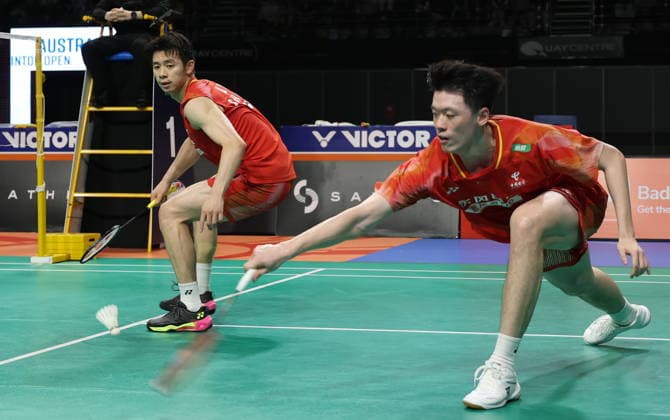 (260614) -- SYDNEY, June 14, 2026 -- Chen Boyang (R) Liu Yi compete during the men s doubles final between Chen Boyang Liu Yi of China and Sabar Karyaman Gutama Moh Reza Pahlevi Isfahani of Indonesia at the Australian Badminton Open 2026 in Sydney, Australia, June 14, 2026. ) (SP)AUSTRALIA-SYDNEY-BADMINTON-AUSTRALIAN OPEN-MEN S DOUBLES GongxBing 