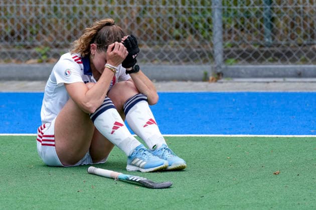 Leah Lörsch FHC, 84 , looking disappointed, disappointment, frustration, disappointed, pessimistic, cropped, full body, single picture, single photo, action, action, 14 06 2026, Mannheim Germany , Hockey, 2 Bundesliga Group South, Women, Feudenheimer HC TSV Mannheim xozx
