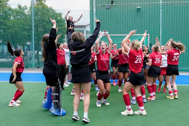 Players of TSV Mannheim Hockey, cheering after the final whistle about the promotion to the 1 Bundesliga, promoted, promoted women, promoted, joy about the victory, winner, winners, cheers, cheering, cheerful, positive, rejoicing, optimistic, highlight, action, 14 06 2026, Mannheim Germany , Hockey, 2 Bundesliga Group South, Women, Feudenheimer HC TSV Mannheim xozx