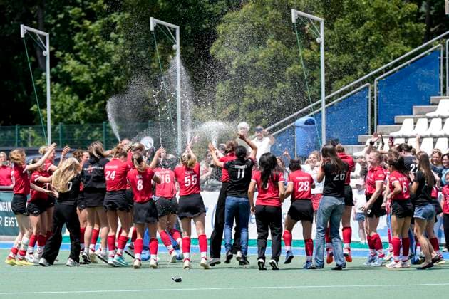 Players of TSV Mannheim Hockey, cheering after the final whistle about the promotion to the 1 Bundesliga, promoted, promoted women, promoted, joy about the victory, winner, winners, cheers, cheering, cheerful, positive, rejoicing, optimistic, highlight, action, 14 06 2026, Mannheim Germany , Hockey, 2 Bundesliga Group South, Women, Feudenheimer HC TSV Mannheim xozx