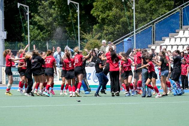 Players of TSV Mannheim Hockey, cheering after the final whistle about the promotion to the 1 Bundesliga, promoted, promoted women, promoted, joy about the victory, winner, winners, cheers, cheering, cheerful, positive, rejoicing, optimistic, highlight, action, 14 06 2026, Mannheim Germany , Hockey, 2 Bundesliga Group South, Women, Feudenheimer HC TSV Mannheim xozx