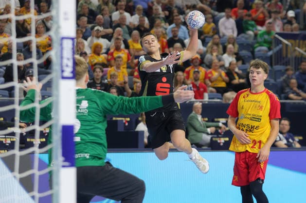 14 06 2026, xtgx, Handball, EHF Youth Trophy Final, Füchse Berlin GOG Handbold v l Nic Körber Berlin wirft Tor, Torschuetze, erzielt Tor, Treffer, scores the goal Koeln